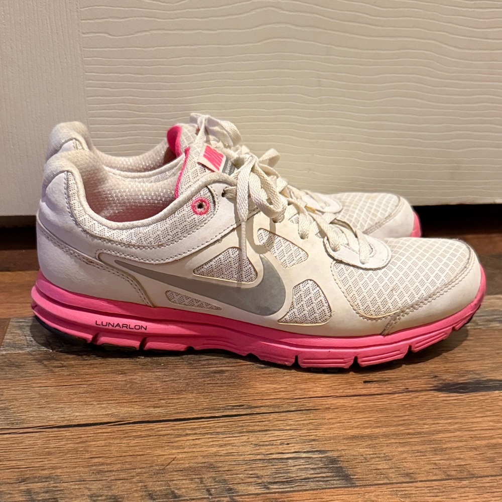 Nike Women's White and Pink Athletic Shoes